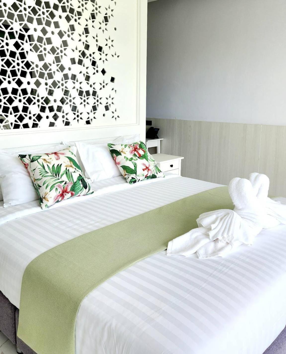 Sand Dance Hotel Прачуап Кири Кан Екстериор снимка